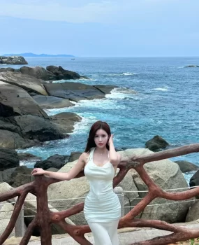 性感温柔御姐型，听话乖巧任意调教，征服感拉满