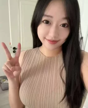 丰满多汁的蜜桃妹妹会吸会夹