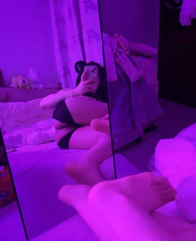 00后极品冷白皮鲍粉多汁