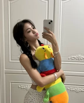 会一字马的三粉白虎嫩妹有房