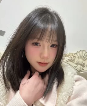 03年的粉嫩学生妹