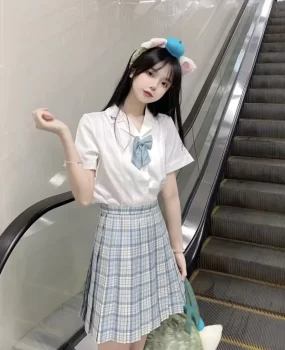 JK制服卫校刚毕业白虎美少女水多到喷