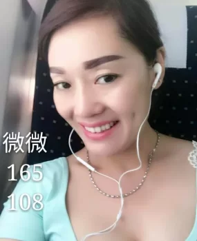 大奶熟女楼凤笑容甜，服务好