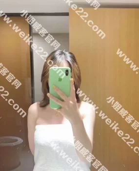 一个微胖的年轻姑娘，不催活特别棒