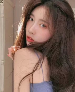 粉嫩多汁的性感辣妹