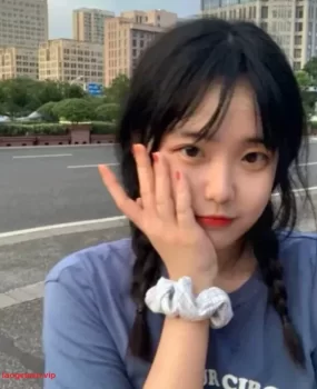 贵州遵义后入极品学生妹，白嫩大咪咪粉嫩小穴被干的淫水直流