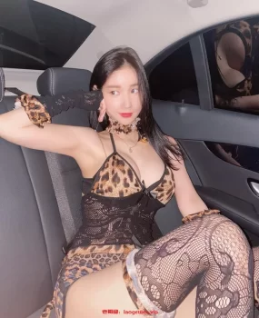 割爱推荐个极品小嫩妹，三点紧致，粉嫩妹子